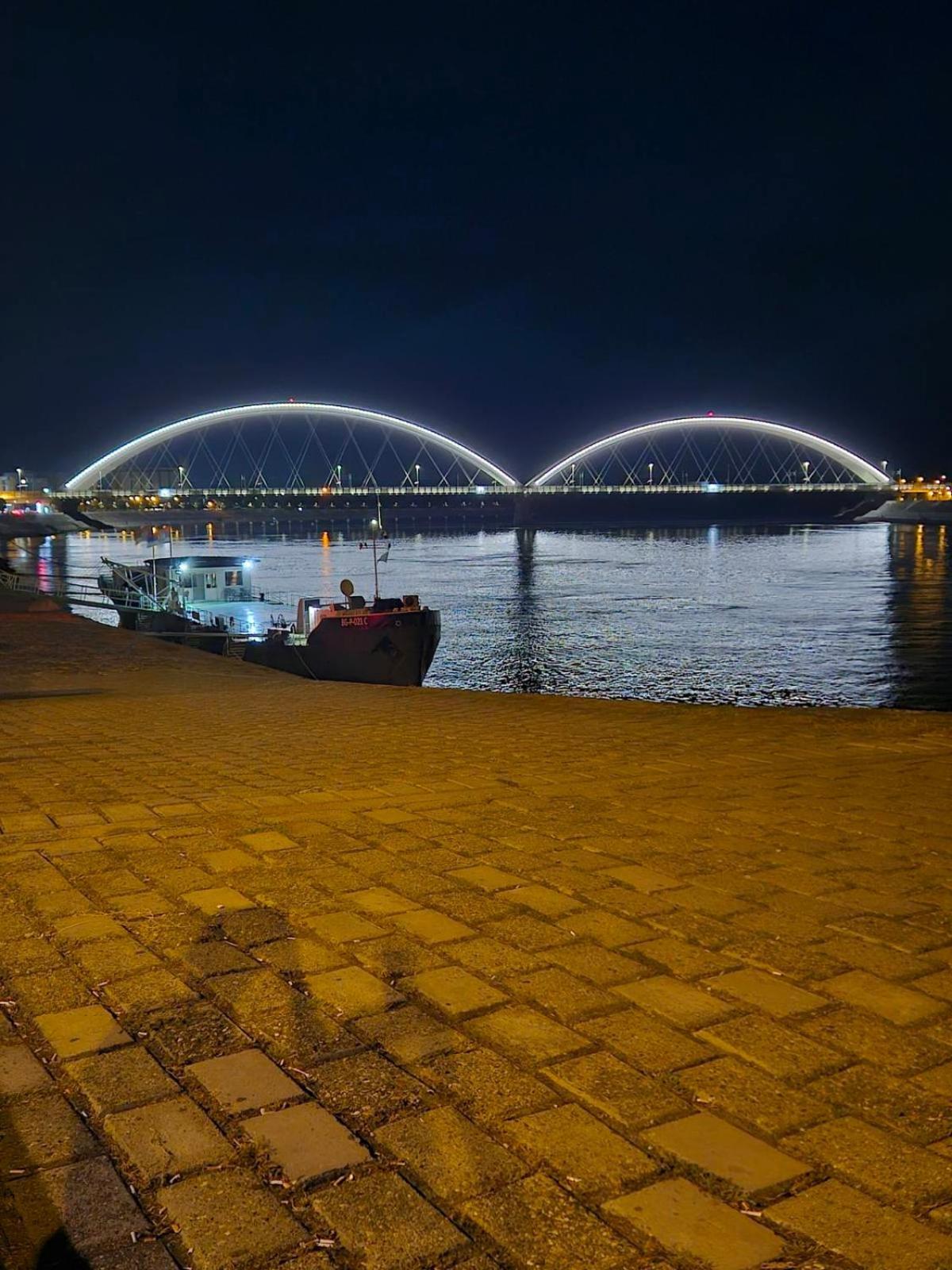 Center Danube Street Apartment Novi Sad Ngoại thất bức ảnh